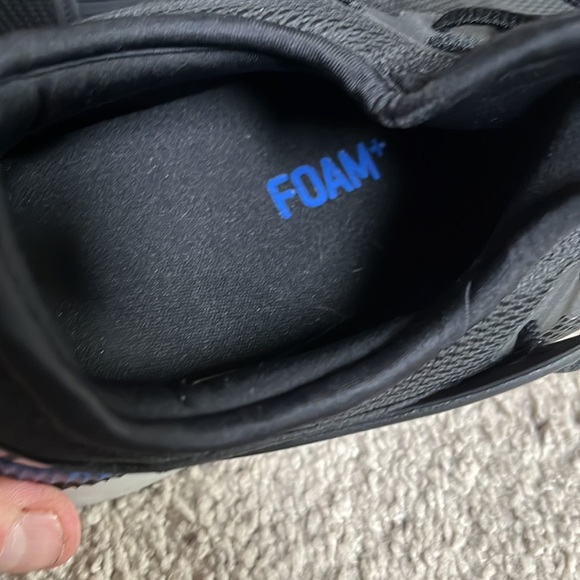 Puma Running Shoes - Picture 2 of 4